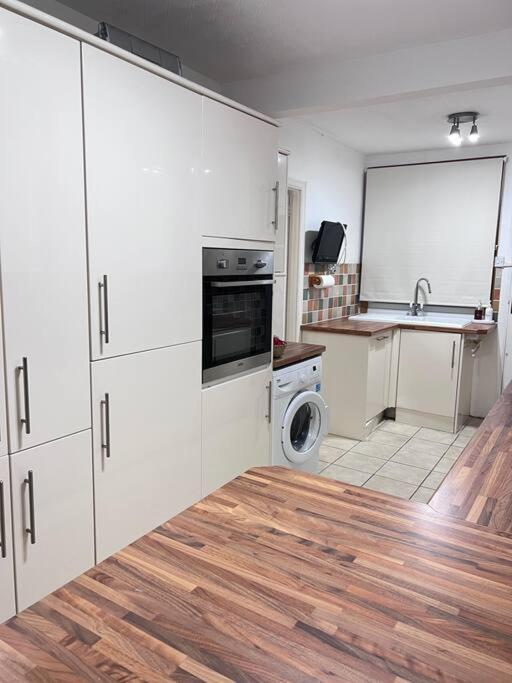 Spacious 3 Bed Flat - Beach Nearby - No Pets Southend-on-Sea Extérieur photo