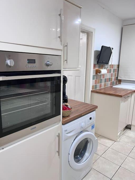 Spacious 3 Bed Flat - Beach Nearby - No Pets Southend-on-Sea Extérieur photo