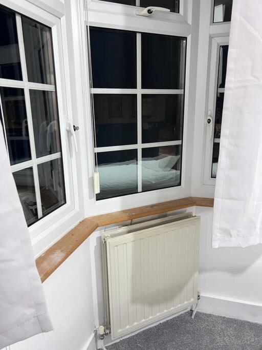 Spacious 3 Bed Flat - Beach Nearby - No Pets Southend-on-Sea Extérieur photo