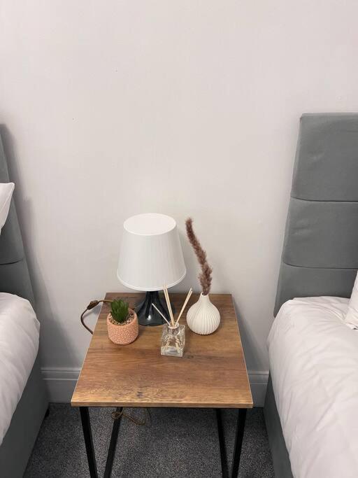 Spacious 3 Bed Flat - Beach Nearby - No Pets Southend-on-Sea Extérieur photo