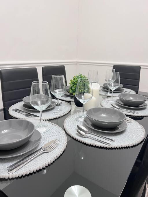 Spacious 3 Bed Flat - Beach Nearby - No Pets Southend-on-Sea Extérieur photo