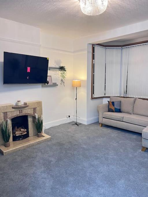 Spacious 3 Bed Flat - Beach Nearby - No Pets Southend-on-Sea Extérieur photo
